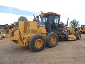 John Deere 672D 6WD Grader - picture0' - Click to enlarge