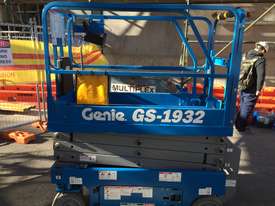 Gennie Scissor Lift - picture0' - Click to enlarge