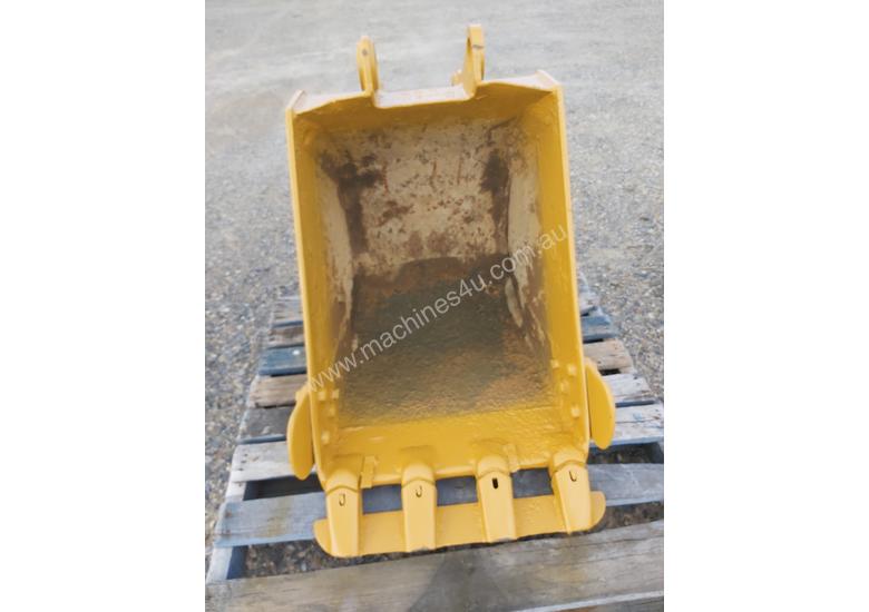 caption BUCKET - Brand Unknown will suit 8 tonne excavator $250 + GST