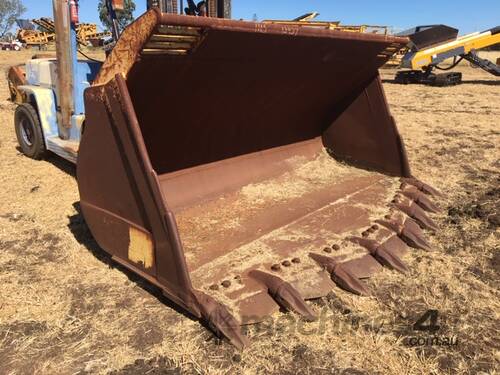 GP bucket to suit CAT 980 loader