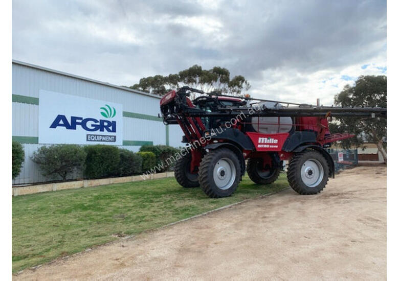 caption 2016 Miller Nitro 5240 SP Sprayers