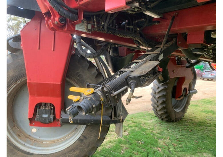 caption 2016 Miller Nitro 5240 SP Sprayers
