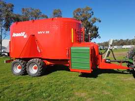 JEANTIL MVV22TC 560/45-22.5 BKT- VERTICAL FEED MIXER + 1.1M ELEVATOR (22.0M3)  + FLOTATION TYRE - picture0' - Click to enlarge