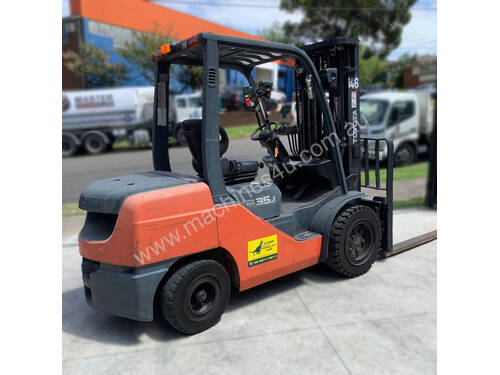 Toyota 3.5T Diesel Forklift with Container Mast FOR SALE