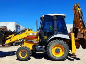 JCB 3CX 2011 MODEL BACKHOE WITH 4330 HOURS. HYDRAULIC TILTING HITCH AND 5 BUCKETS - picture0' - Click to enlarge