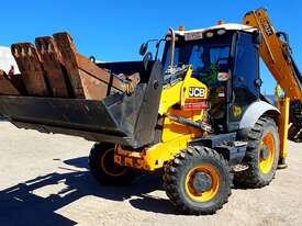 JCB 3CX 2011 MODEL BACKHOE WITH 4330 HOURS. HYDRAULIC TILTING HITCH AND 5 BUCKETS - picture1' - Click to enlarge