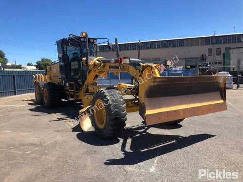 2011 Komatsu GD555-5