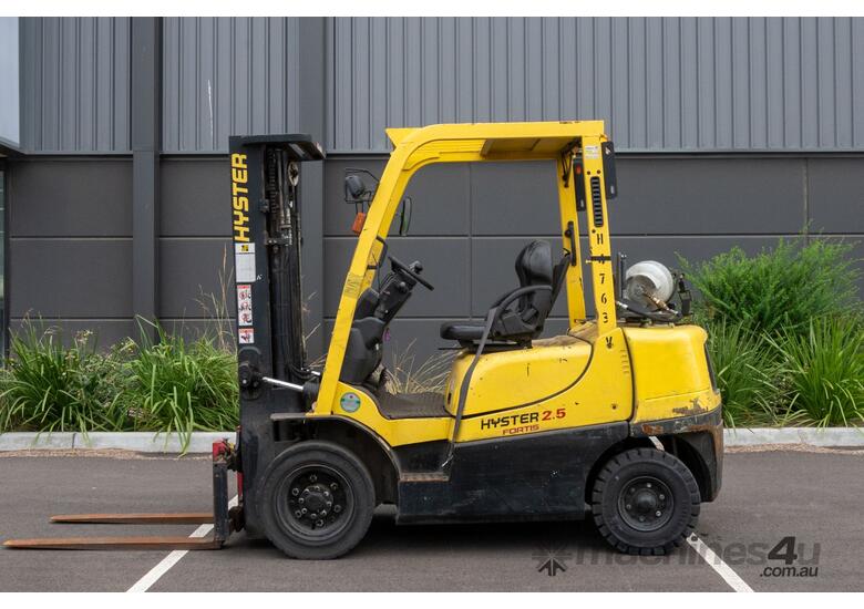 caption 2.5T Hyster Counterbalance Forklift