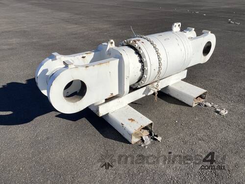 Unit Rig MT4400 - Rear Suspension Cylinder