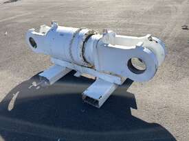 Unit Rig MT4400 - Rear Suspension Cylinder - picture0' - Click to enlarge