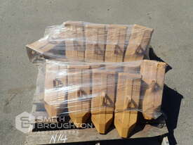 PALLET COMPRISING OF 700 SERIES LOADER TEETH (UNUSED) - picture0' - Click to enlarge