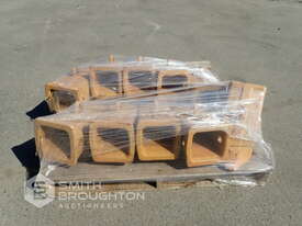 PALLET COMPRISING OF 700 SERIES LOADER TEETH (UNUSED) - picture0' - Click to enlarge