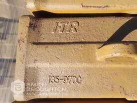 PALLET COMPRISING OF 700 SERIES LOADER TEETH (UNUSED) - picture2' - Click to enlarge