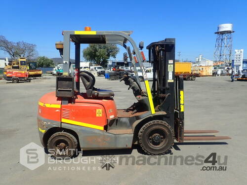 TCM FD25T3 DIESEL FORKLIFT