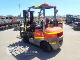 TCM FD25T3 DIESEL FORKLIFT - picture1' - Click to enlarge