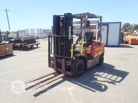 TCM FD25T3 DIESEL FORKLIFT - picture2' - Click to enlarge