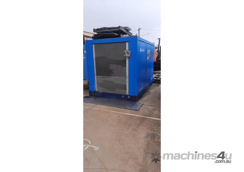 Used 2004 compair Compair screw compressor Screw Compressors in