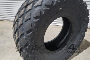 23.1-26 R-3 diamond pattern tyres
