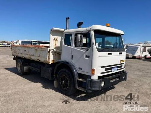 2001 International ACCO 1850C