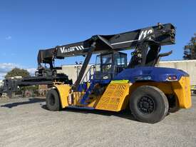 Reach stacker 40 tons  - picture0' - Click to enlarge