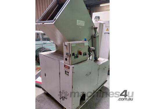 Avian granulator plastics granulator