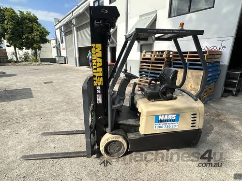 CROWN ELECTRIC FORKLIFT - NEW BATTERY - 5285mm Lift - SIDESHIFT & EXC CONDITION