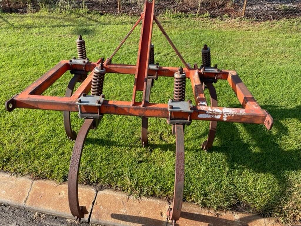 Used Custom Chisel Plough 5 tyne 3PL Plough in , Listed on Machines4u