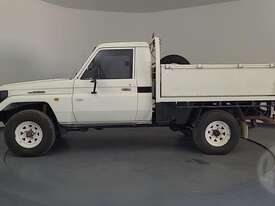 Toyota Landcruiser 76/78/79 Series - picture2' - Click to enlarge