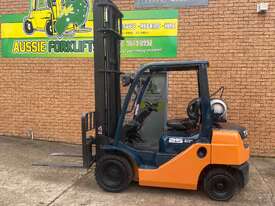 Current Model Toyota Forklift  - picture1' - Click to enlarge