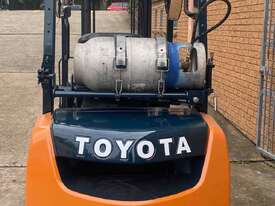 Current Model Toyota Forklift  - picture2' - Click to enlarge