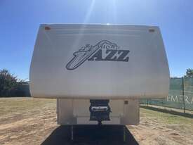 2003 THOR CALIFORNIA JAZZ 5th WHEEL CARAVAN - picture0' - Click to enlarge