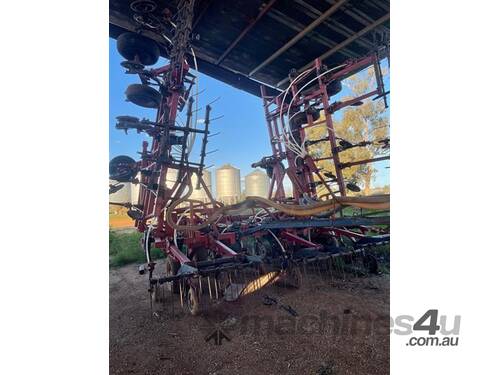 caption Morris 12m Planter and 7180 Aircart