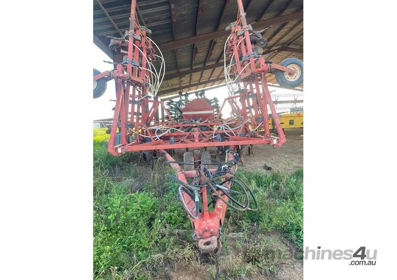 caption Morris 12m Planter and 7180 Aircart