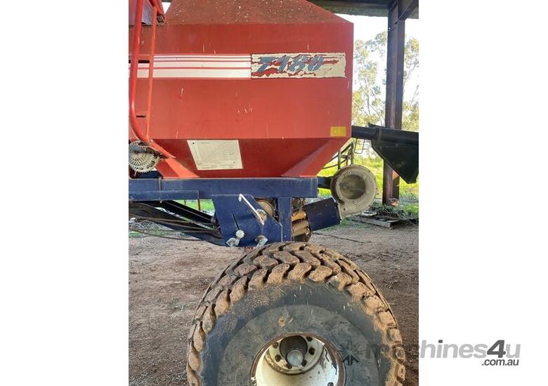 caption Morris 12m Planter and 7180 Aircart