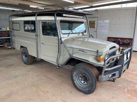 TOYOTA LANDCRUISER TROOPCARRIER WAGON - picture0' - Click to enlarge