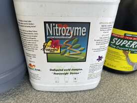 4 x Nutrient Containers (Police Lost & Stolen) - picture0' - Click to enlarge