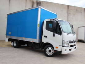HINO 616 AUTOMATIC TUCK AWAY TAILGATE LOADER (500 KG) - IDEAL FOR CAR LICENSE HOLDERS - picture0' - Click to enlarge