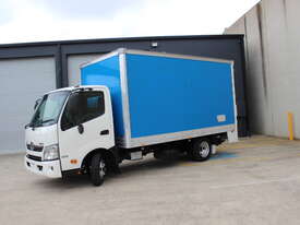 HINO 616 AUTOMATIC TUCK AWAY TAILGATE LOADER (500 KG) - IDEAL FOR CAR LICENSE HOLDERS - picture1' - Click to enlarge