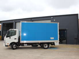 HINO 616 AUTOMATIC TUCK AWAY TAILGATE LOADER (500 KG) - IDEAL FOR CAR LICENSE HOLDERS - picture2' - Click to enlarge