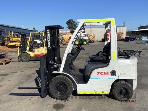 2017 TCM FHGE25TF1 Petrol and Gas Counter Balance Forklift