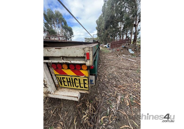 caption Skid Off trailer * Only 2 Owners *