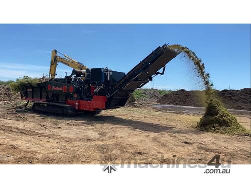 Horizontal wood grinder