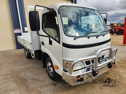 Hino Dutro 300 Series 4x2 Traytop Truck.