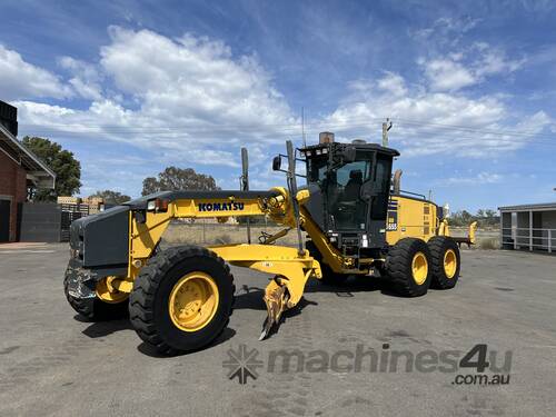 caption 2018 Komatsu GD655-5 Motor Grader + Ripper