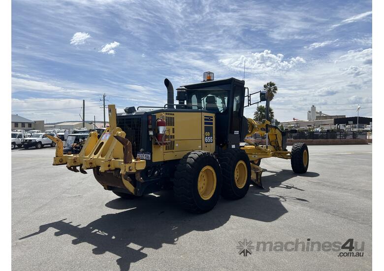 caption 2018 Komatsu GD655-5 Motor Grader + Ripper