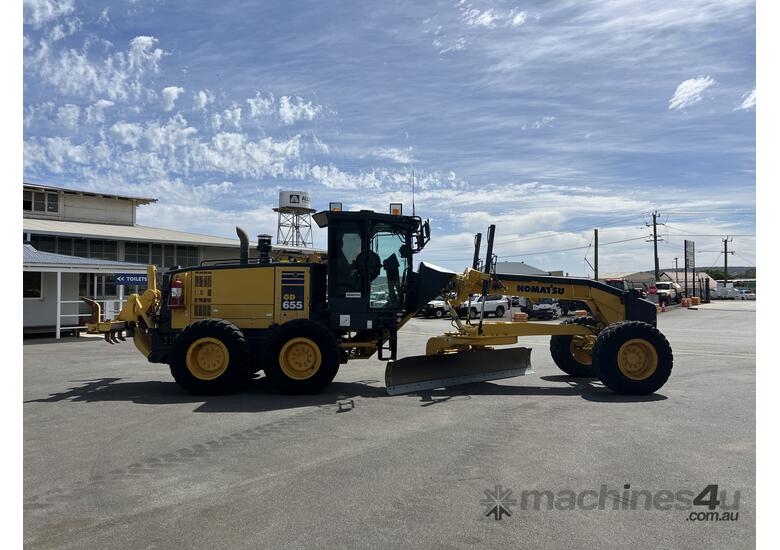 caption 2018 Komatsu GD655-5 Motor Grader + Ripper