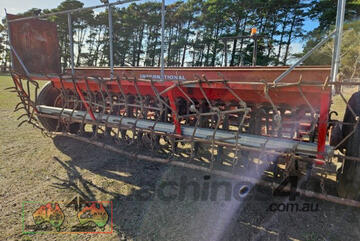 (8216) 24 ROW INTERNATIONAL 6-2 SEEDER (Winchelsea, VIC)