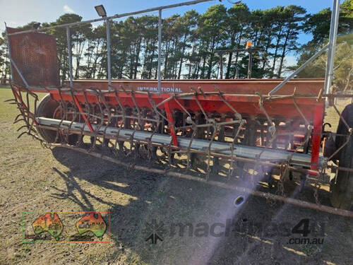 caption (8216) 24 ROW INTERNATIONAL 6-2 SEEDER (Winchelsea, VIC)