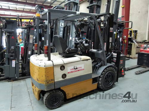 caption TCM 3 Tonne FHB30 Container Mast Electric Forklift