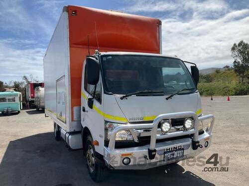 2015 Hino 300 921 Mobile Tyre Truck